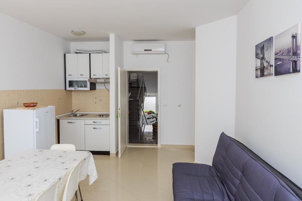 Apartments Rogulj Rogoznica  Rum bild